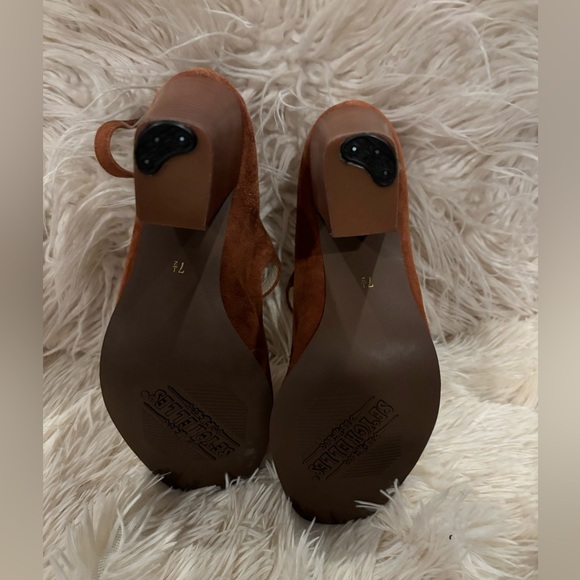 *NEW* Anthropology Seychelles Radical Cognac Suede Pumps - Size 7.5. - Picture 7 of 9